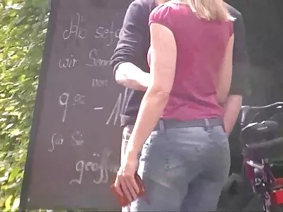 Busty Mama កំពុង សប្បាយ