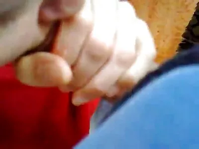 Blonde Cutie Fucks មនុស្សចម្លែកទាំងស្រុងនៅក្នុងឡានរបស់គាត់។