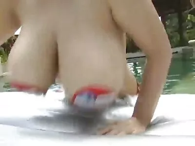 ទារក​សុដន់​ធំ​បឺត​មាត់