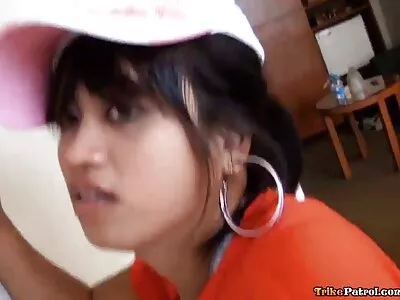ស្រីស្អាត brunette បង្កើត webcam សប្បាយៗ មិត្តៗ រីករាយ