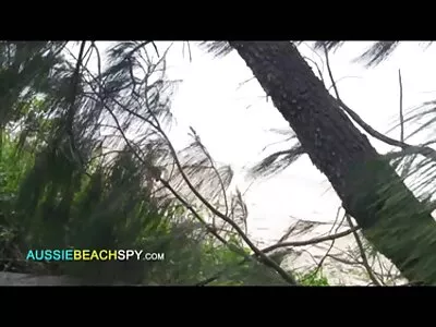 មិត្តភក្តិ​របស់​ខ្លួន​បាន​ថើប​ម្តាយ​របស់​ខ្លួន